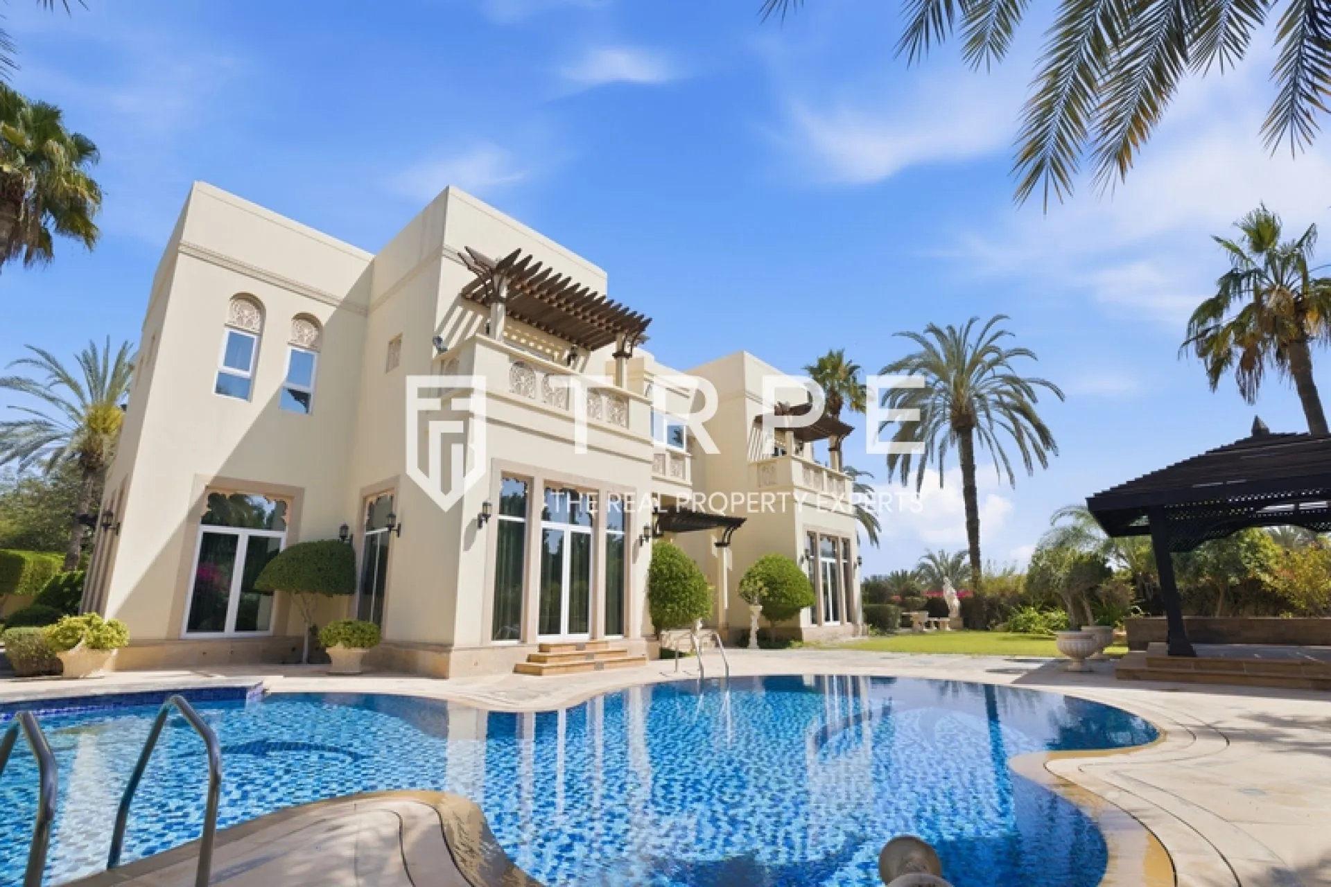 Luxury Mansion with Golf Views and Elegant Pool | Premium Finishes and Furnishings
