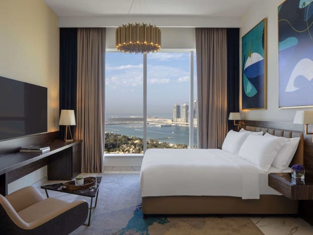 Avani Palm View Dubai Hotel & Suites, image 1